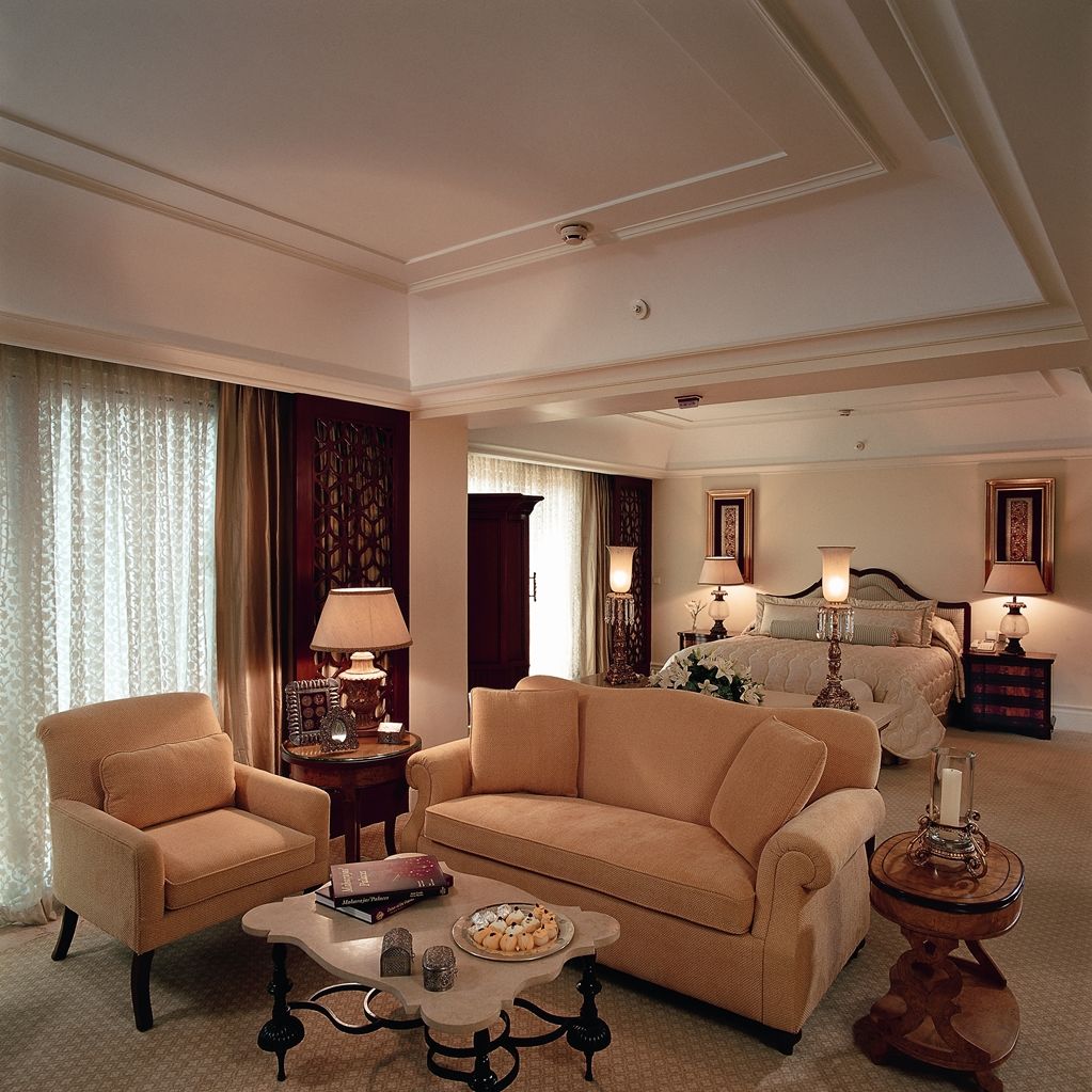 The Leela Palace Bengaluru Esterno foto A suite at the Taj Mahal Palace