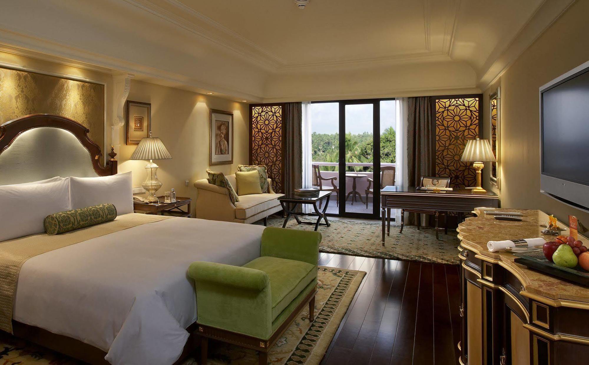The Leela Palace Bengaluru Esterno foto A room at the Taj Bengal
